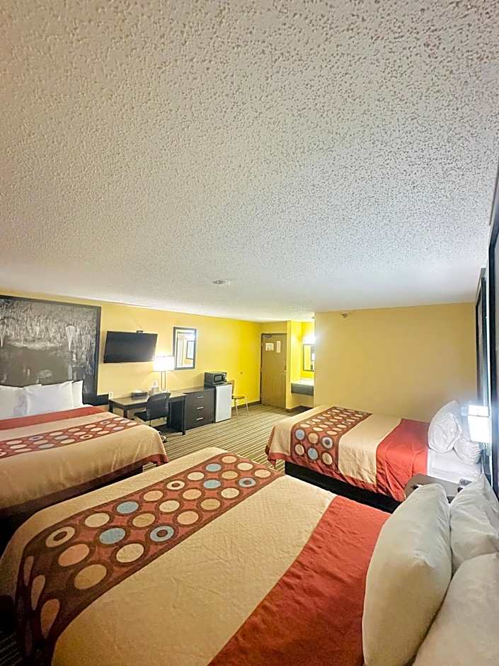 Super 8 by Wyndham Warrenton