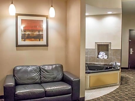 1 Bedroom King Suite