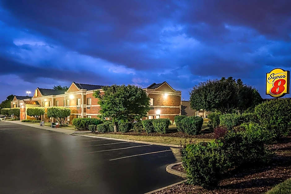 Super 8 by Wyndham Elgin