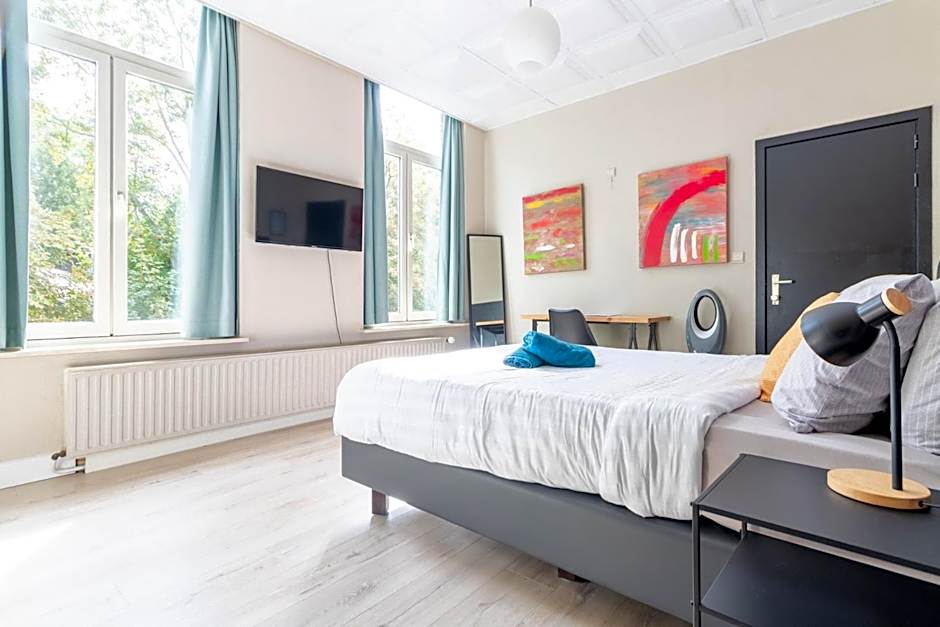 Hotel Entree - View of Canal Bruges