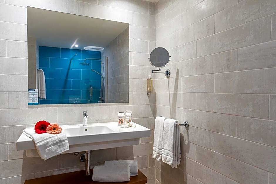 HOVIMA La Pinta Beachfront Family Hotel