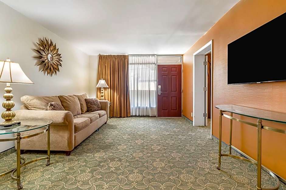 Ramada Hotel & Conference Center by Wyndham State College 