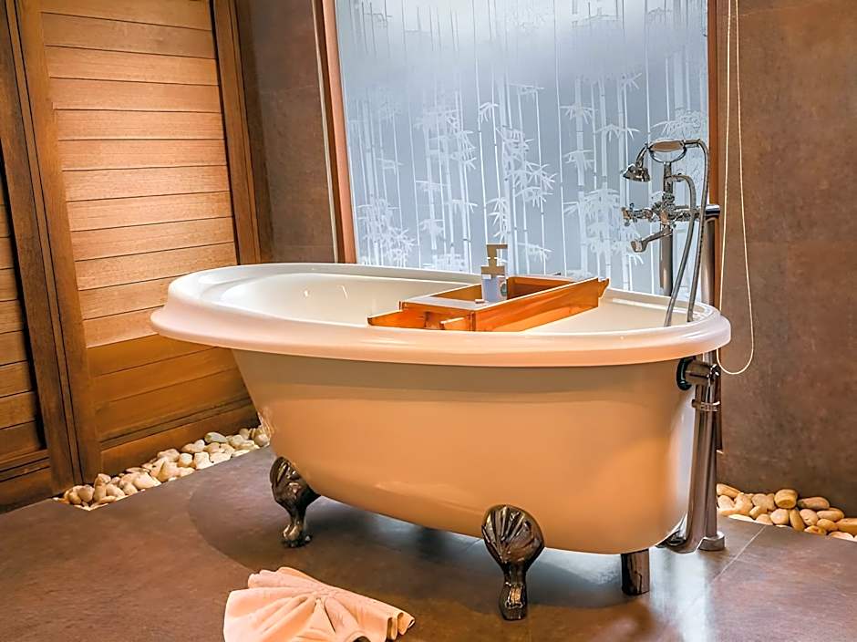 Tango Luxe Samui Beach Villa (SHA Plus)