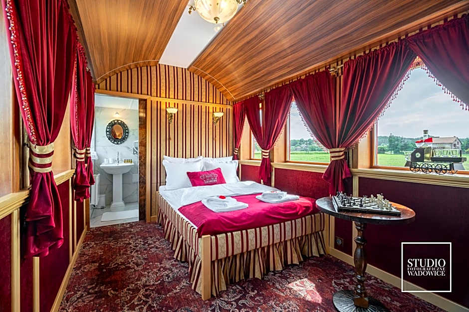 Stacja Galicja - nocleg w pociągu blisko Energylandia