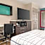 La Quinta Inn & Suites by Wyndham Columbus Airport Reynoldsburg