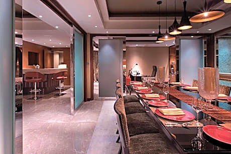 Presidential Suite, 1 King, Club lounge access