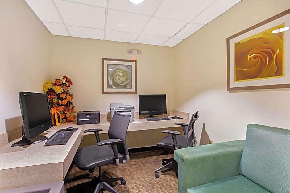 La Quinta Inn & Suites by Wyndham Boston Somerville