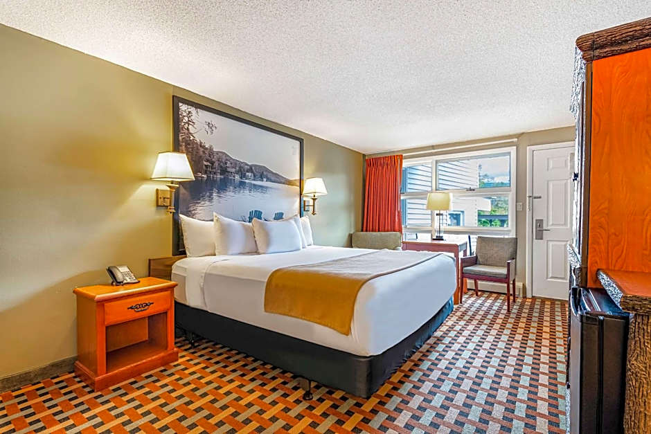 Super 8 by Wyndham Lake George/Downtown
