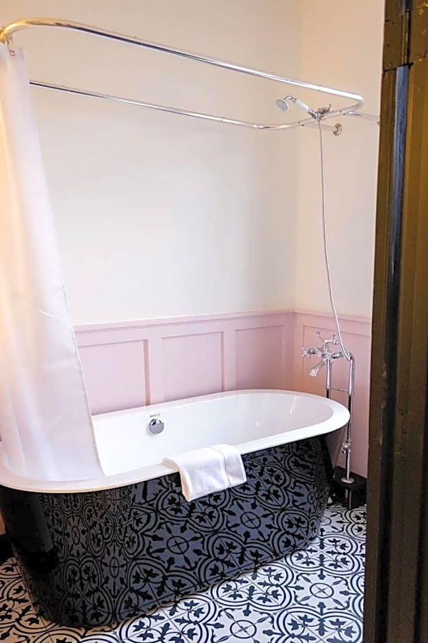 Speakeasy King Suite (Rm 8)