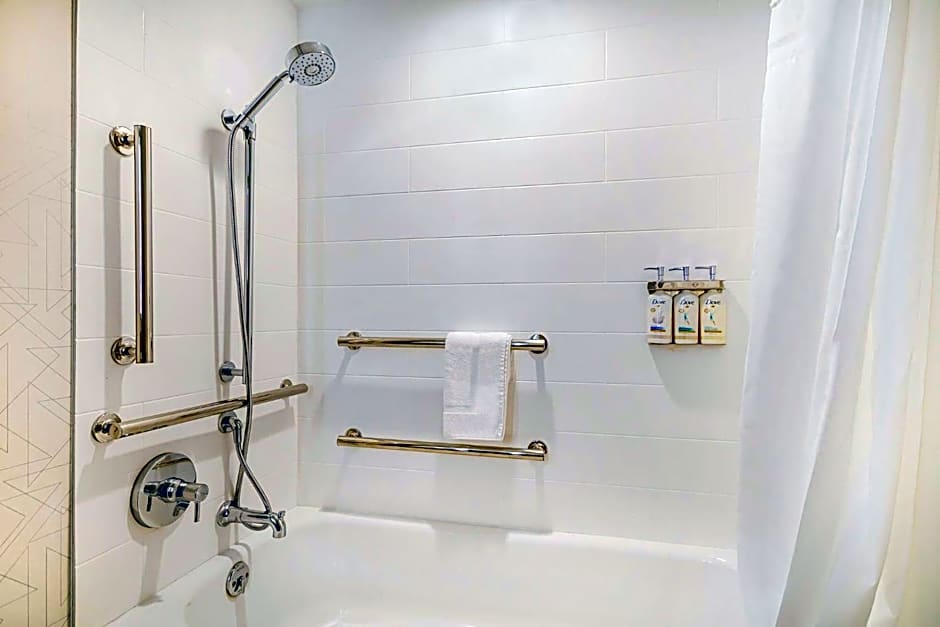 Holiday Inn Express & Suites Buffalo Airport By IHG