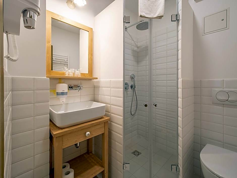 Berghi Hotel and Apartments