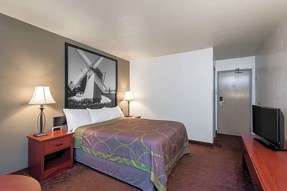 Super 8 by Wyndham Kelso Longview Area