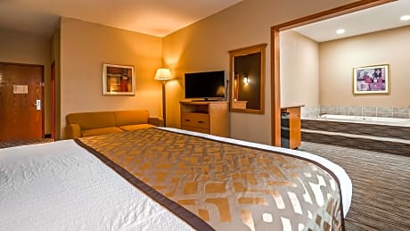 Suite-1 King Bed  Non-Smoking, Honeymoon Room, Whirlpool, Microwave And Refrigerator, Sofabed, Full Breakfast