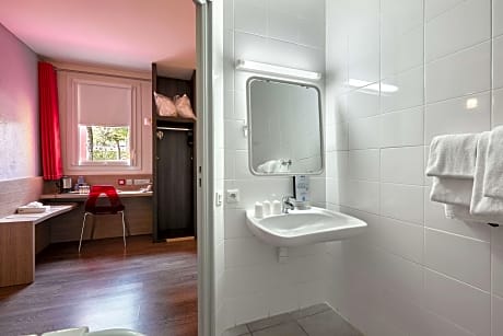 Standard Room - 1 Double Bed