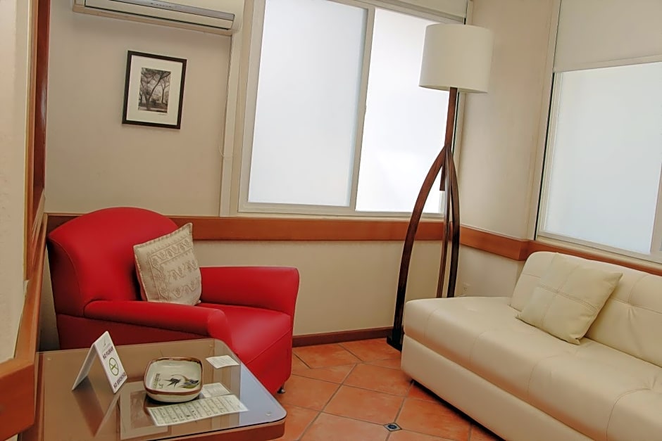 Alcazar Suites