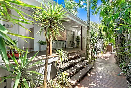 Tranquil & tropical, Sunshine Beach