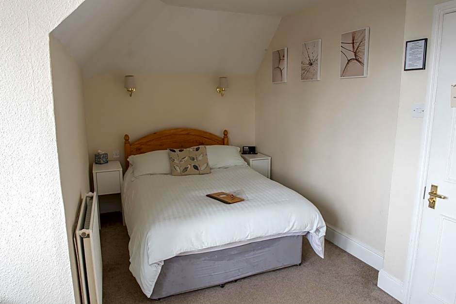 Toothbrush Rooms at Lattice Lodge - Guest Kitchen & EV Recharging