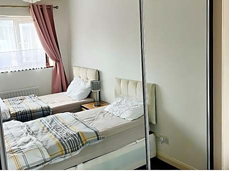 Bull Double bed in 3bedroom shared house 