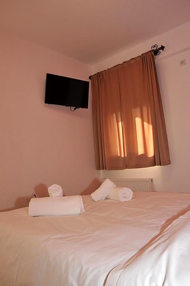 Dominique Rooms Meteora