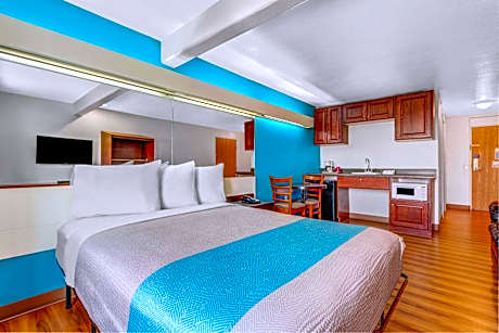 Queen Room - Disability Access - Non-Smoking