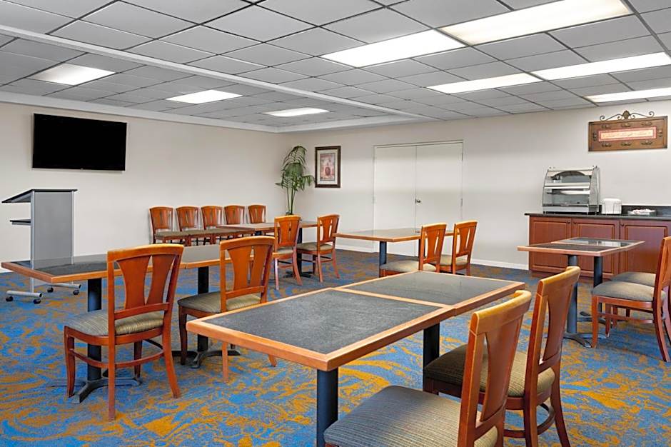 Hotel South Tampa & Suites