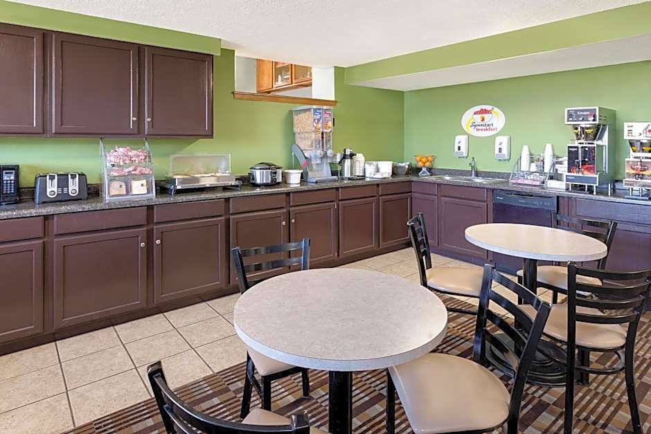 Super 8 by Wyndham Norfolk