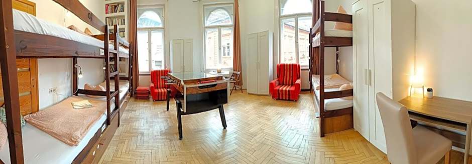 GoodMo Budapest Smart Rooms