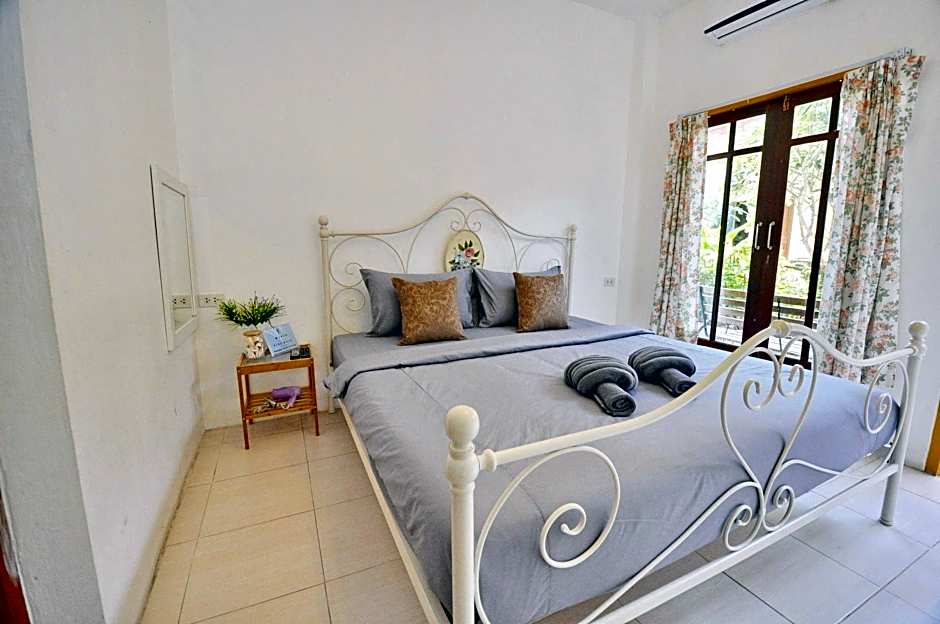 Sidewalk Boutique Hotel