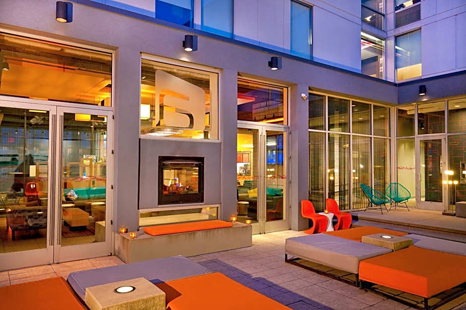Aloft Bolingbrook