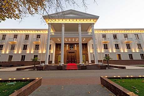 Zarafshon Parkside Hotel