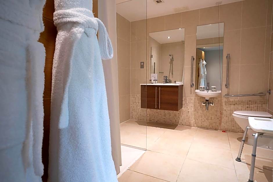 Captain's Club Hotel & Spa