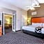 La Quinta Inn & Suites by Wyndham Champaign