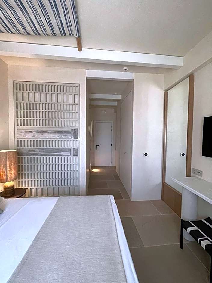 Meros, Santikos Collection