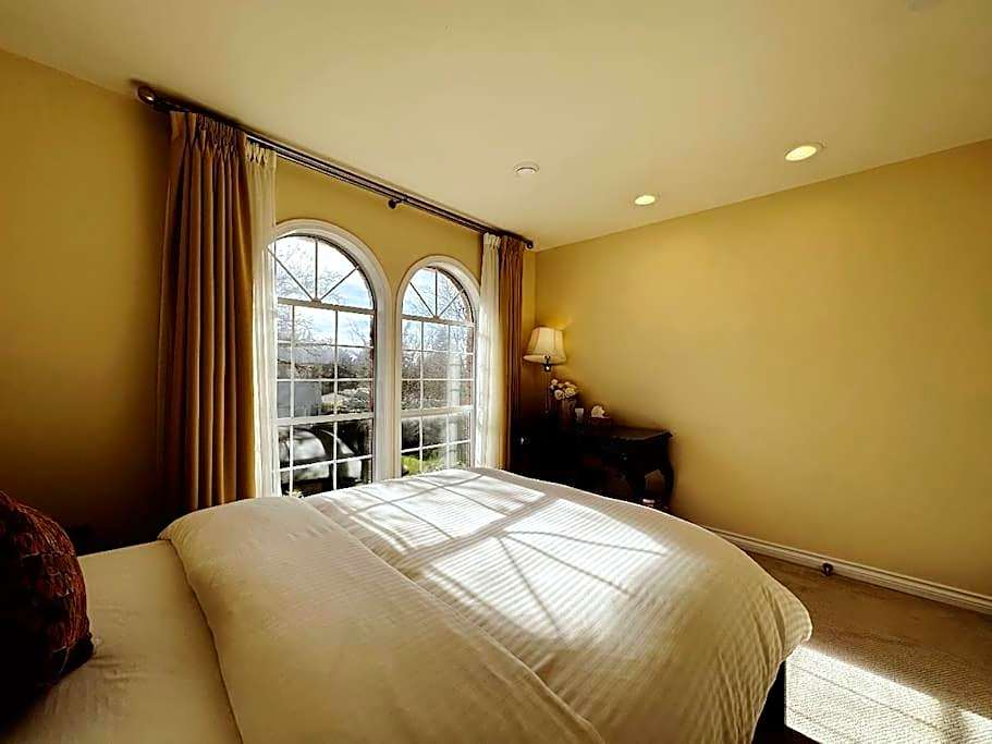 Super Cosy 8Bed & 6Bath in Vancouver heart near to airport and DownTown