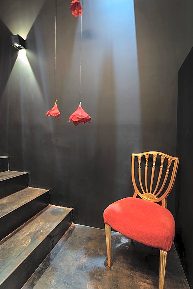 The Black Boutique -- Turistea Suites