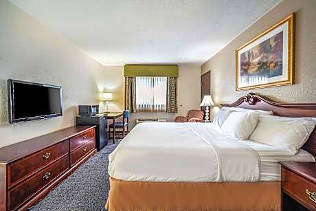 1 King Bed Deluxe