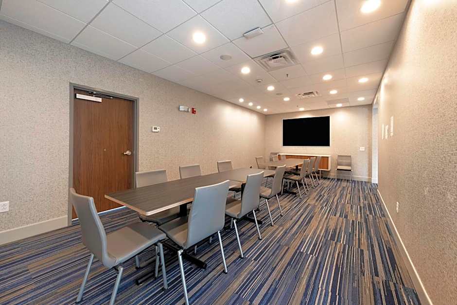 Holiday Inn Express and Suites Staunton By IHG