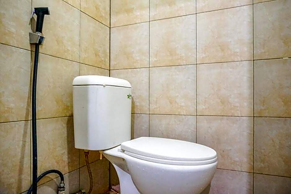 RedDoorz near Penimbangan Beach Singaraja