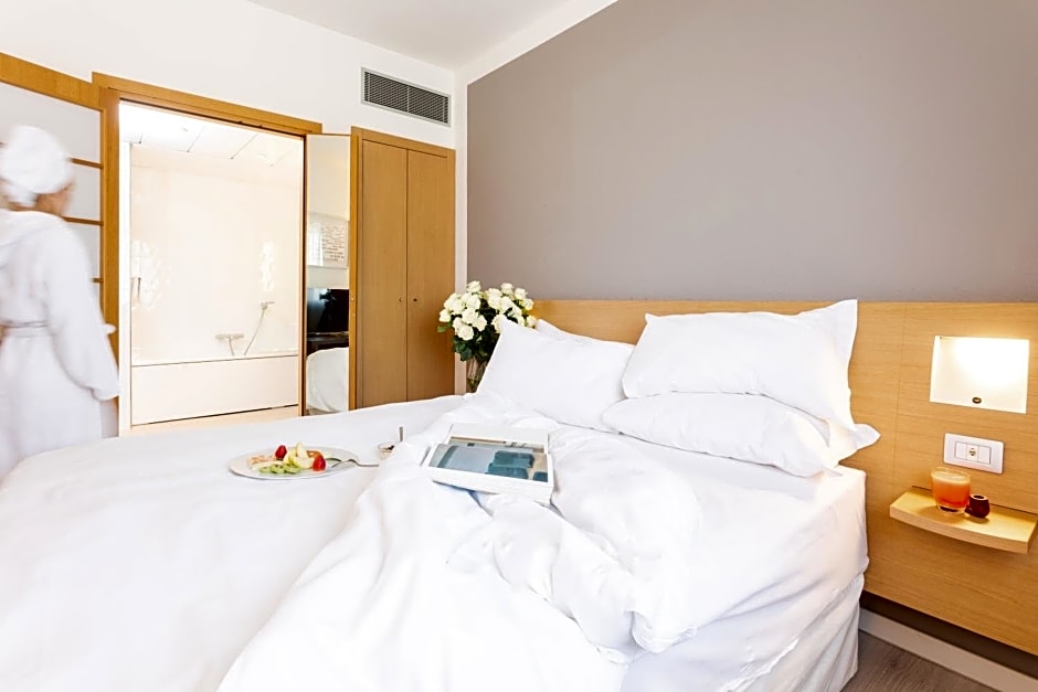 Living Place Hotel