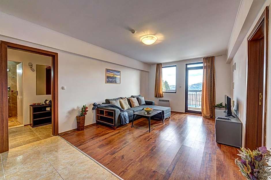 Complex Silver Hills