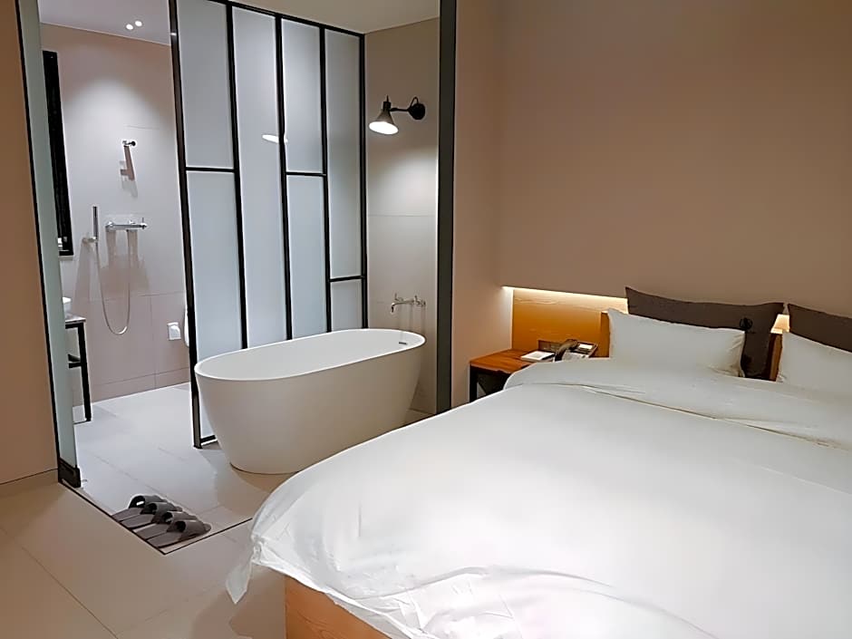 Yeoubi Hotel