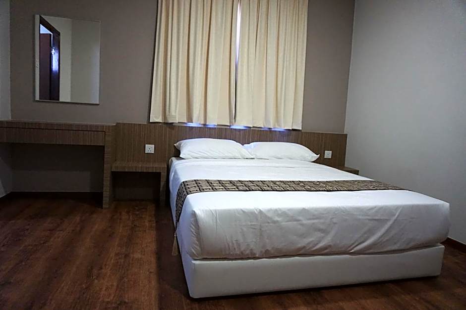 Photo 1 of 6 of Deluxe 1 Queen Bed