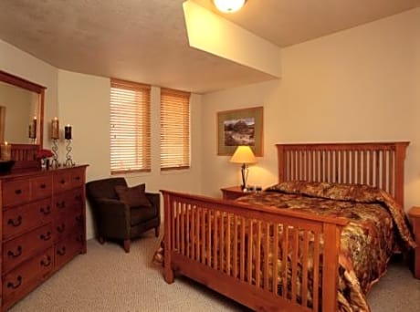 Deluxe 2 Bedroom Condominium + Loft