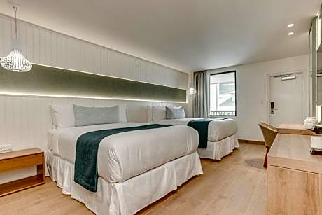 Courtyard Deluxe Queen