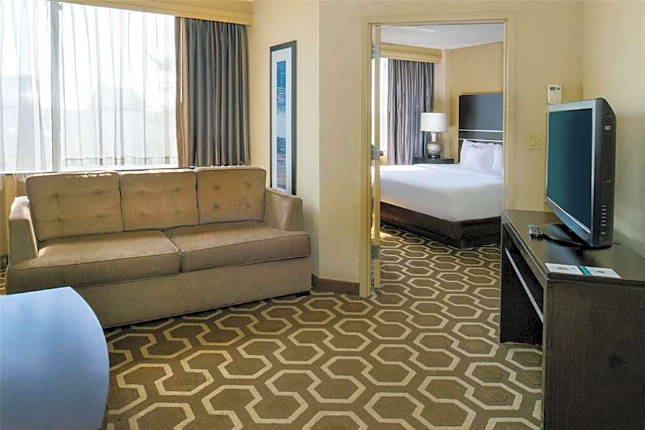 Embassy Suites By Hilton Hotel St. Louis-Airport