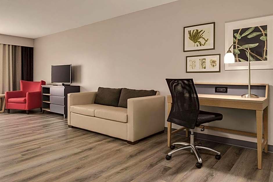 Country Inn & Suites by Radisson, Waterloo, IA