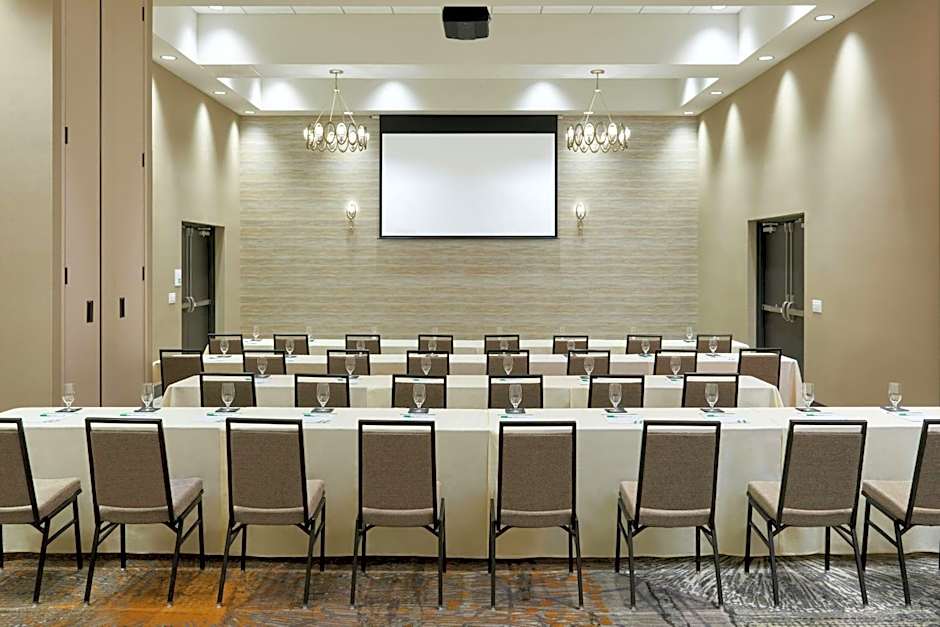 Holiday Inn & Suites Philadelphia W - Drexel Hill by IHG