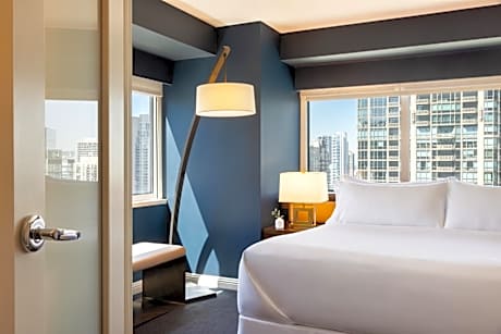 Corner Suite - 1 King Bed