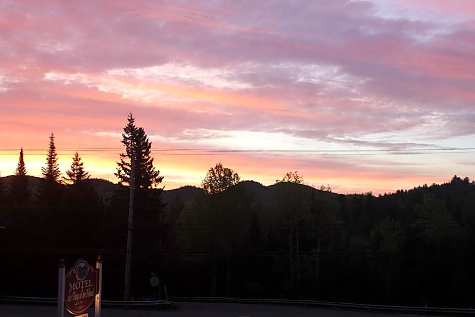 Motel Des Pays D'En Haut