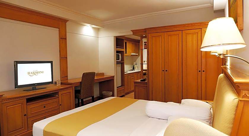 Harmoni Suites Hotel